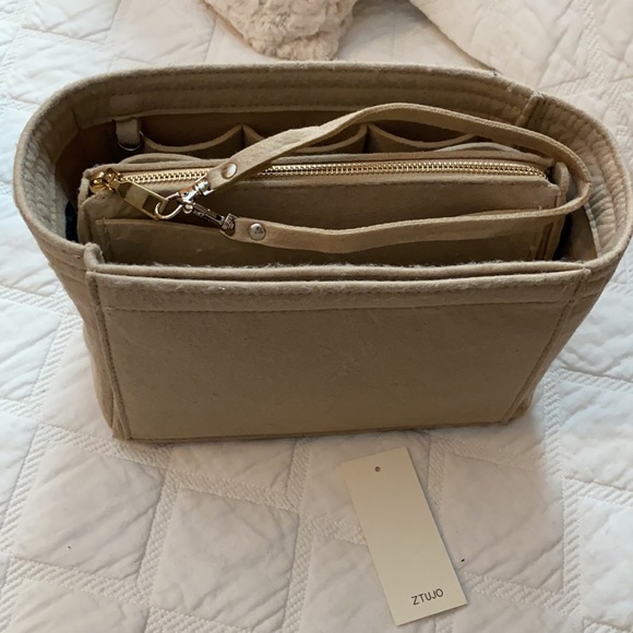 REVERSIBLE BURBERRY SMALL TOTE - Picture 7 of 7